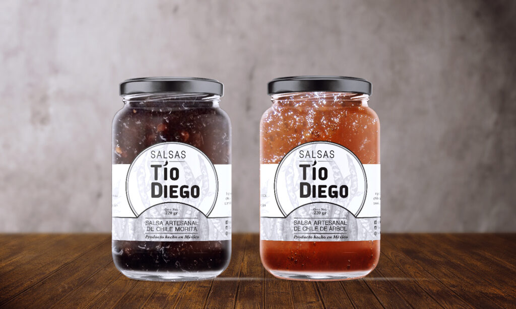 Aplicación de logo en etiquetas de salsa